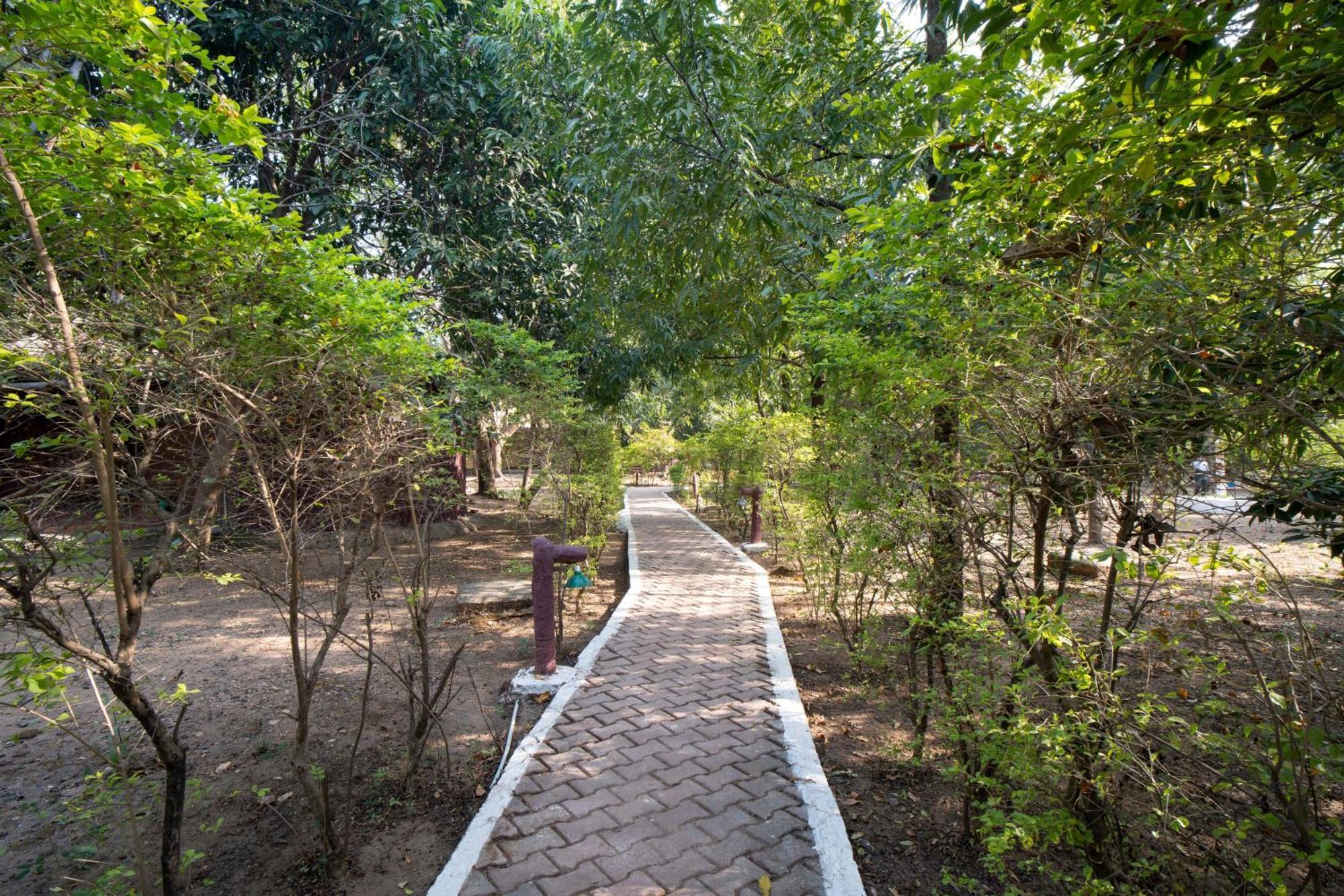 Hotel Treebo Premium Mowgli'S Den, Pench Khawāsa Esterno foto