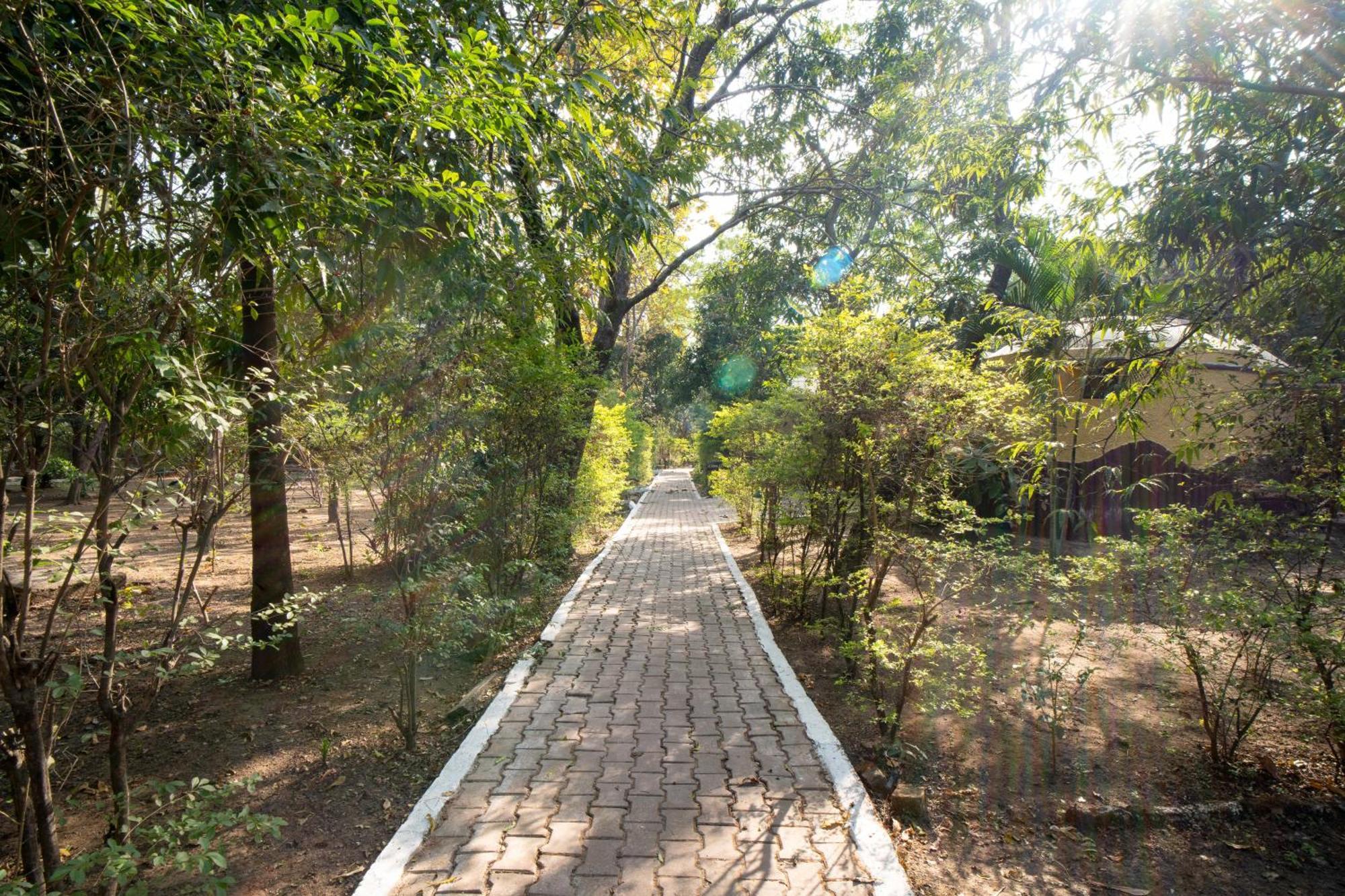 Hotel Treebo Premium Mowgli'S Den, Pench Khawāsa Esterno foto